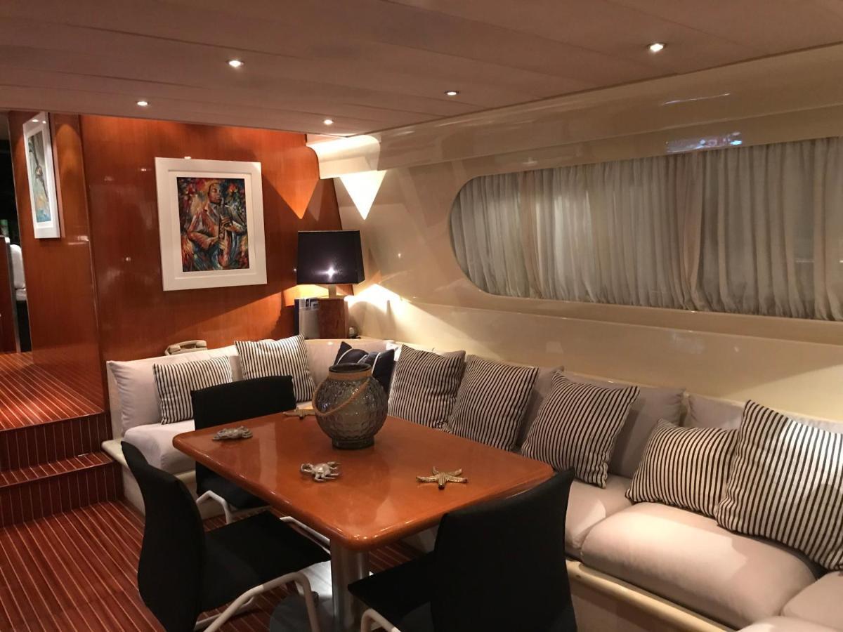 Sea Baroniv "Bedsonboat" Hotel Birgu Exterior photo